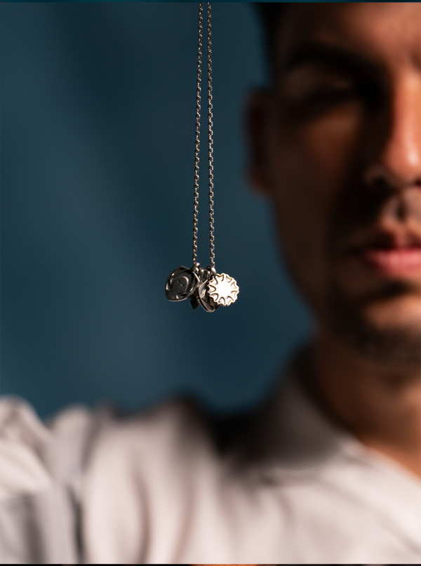 COLGANTE ICONS - TEAM HERETICS