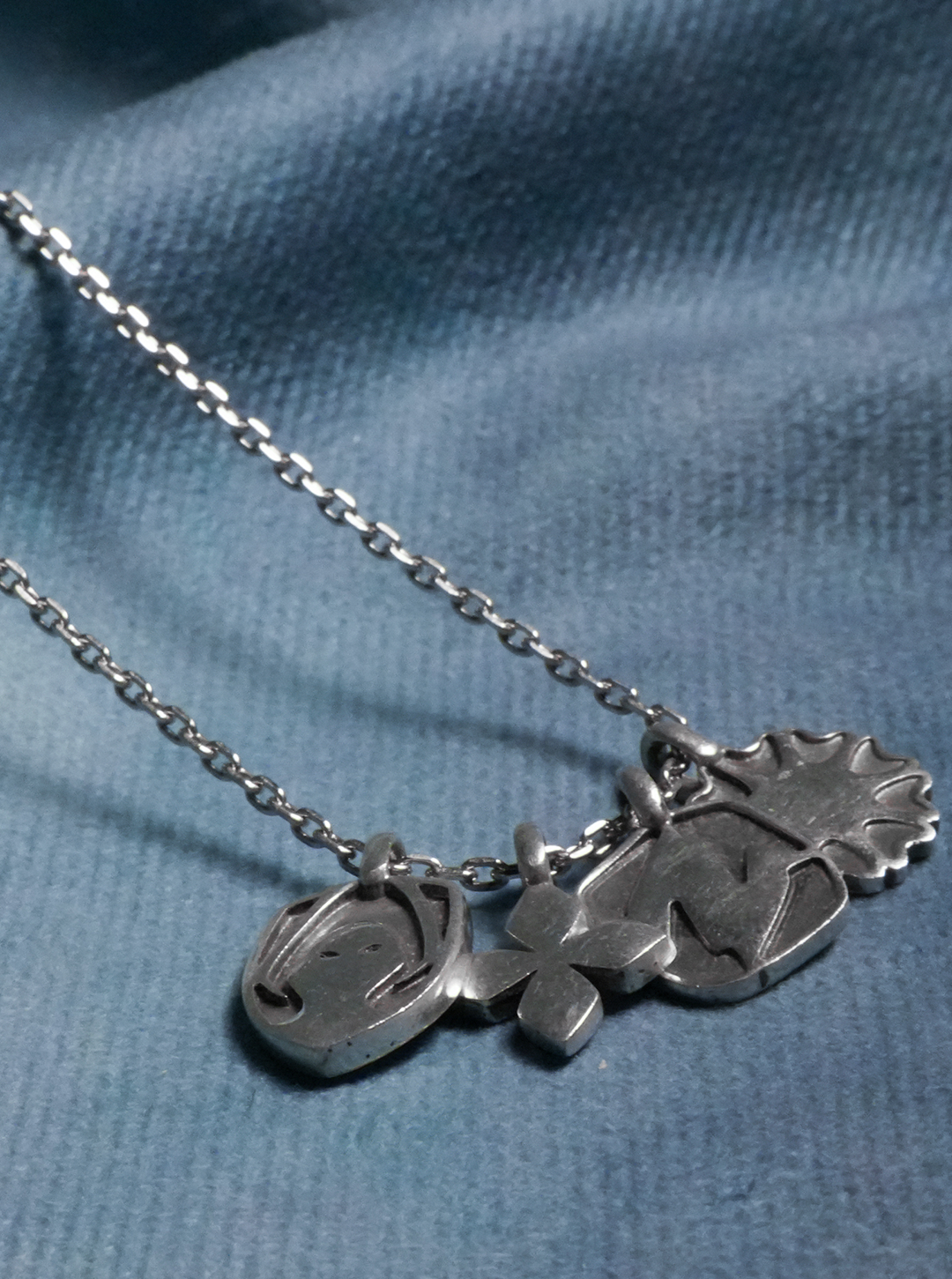 COLGANTE ICONS - TEAM HERETICS